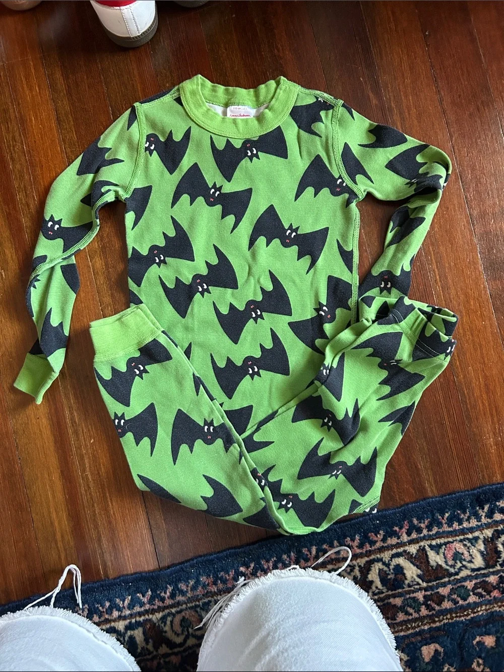 Hanna Andersson Green Bat-Print Pajama Set